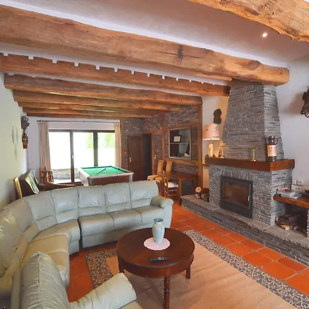 Spacious Ardennes Getaway, Cleaning Included * Beauraing